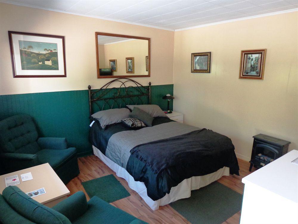 Motel Des Deux Lacs Waterloo Buitenkant foto