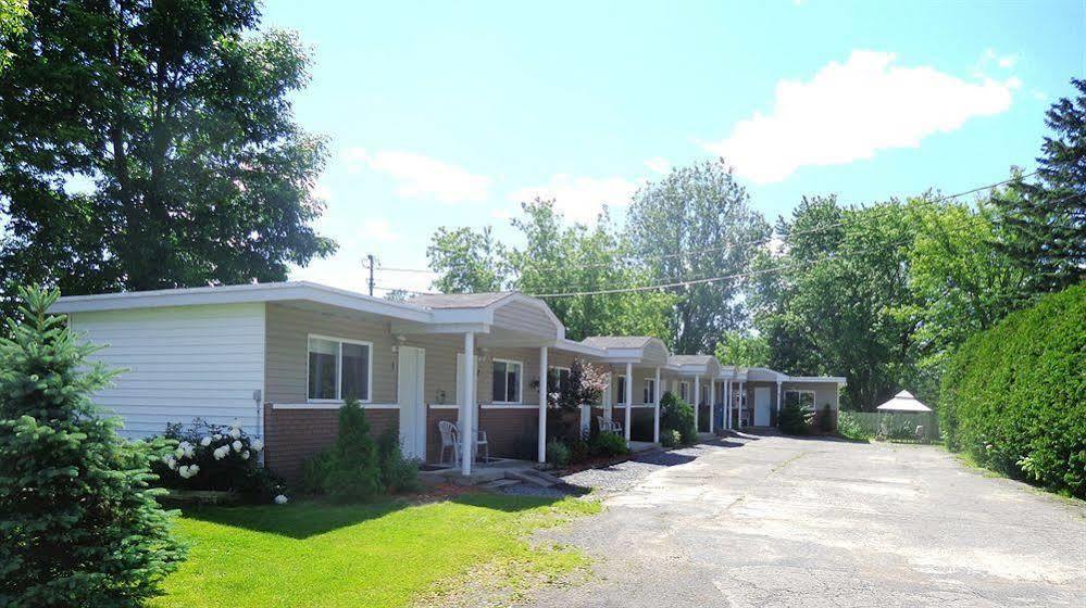 Motel Des Deux Lacs Waterloo Buitenkant foto