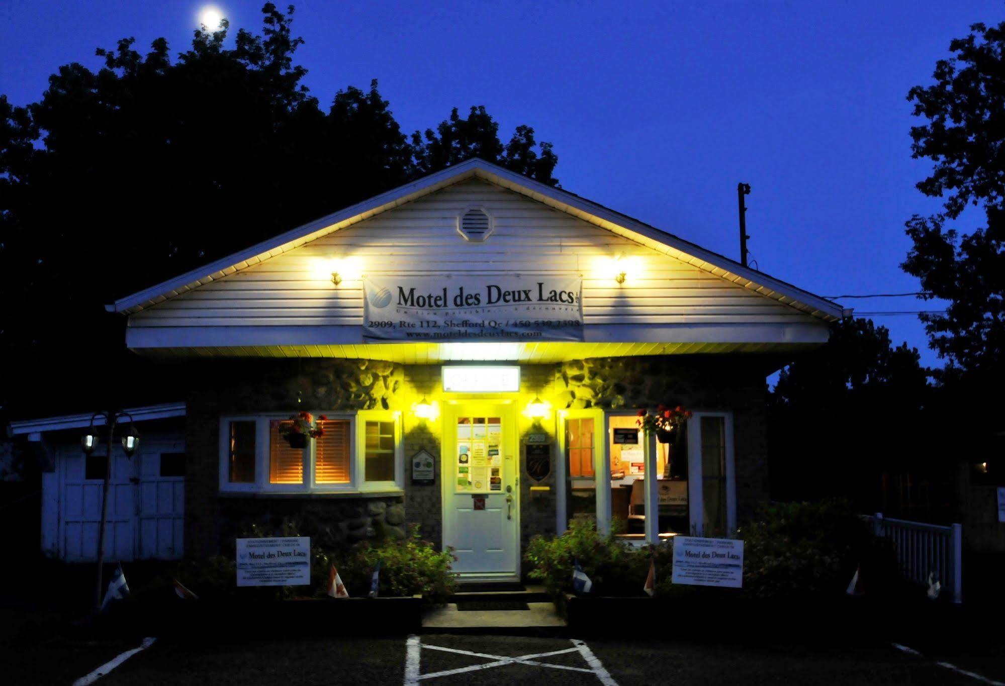 Motel Des Deux Lacs Waterloo Buitenkant foto