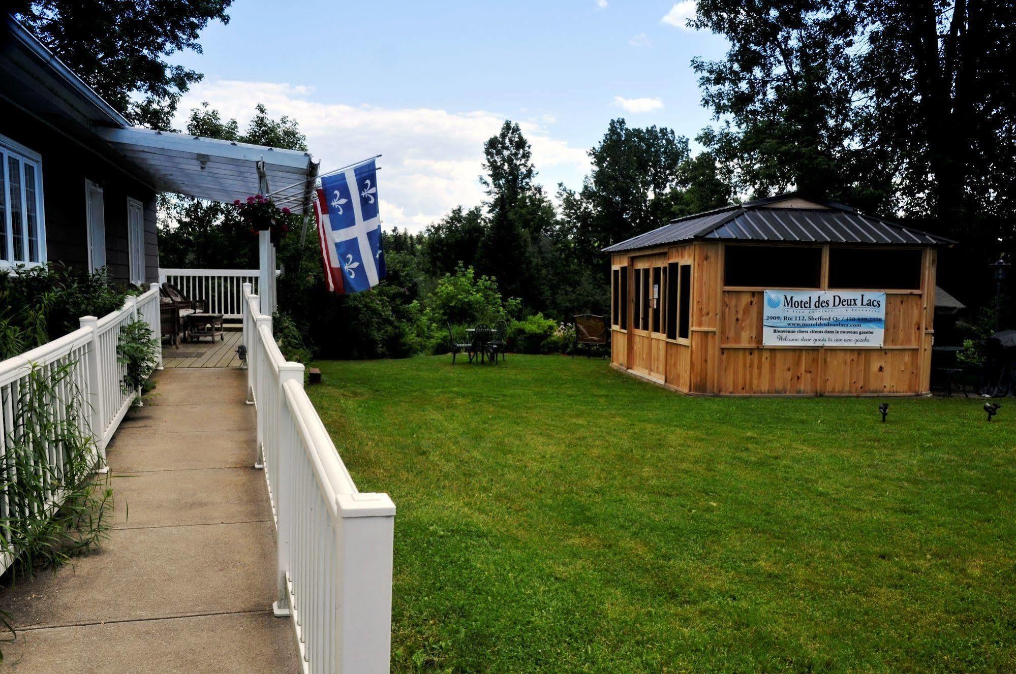 Motel Des Deux Lacs Waterloo Buitenkant foto