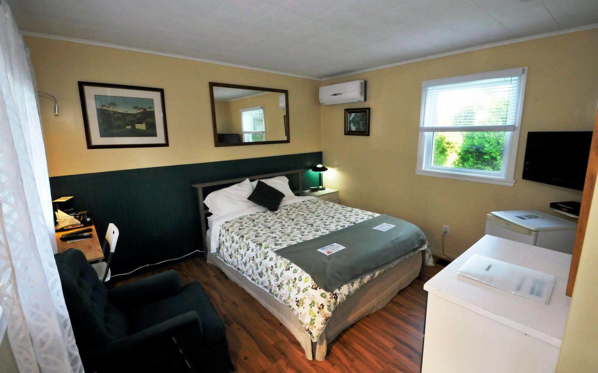 Motel Des Deux Lacs Waterloo Buitenkant foto