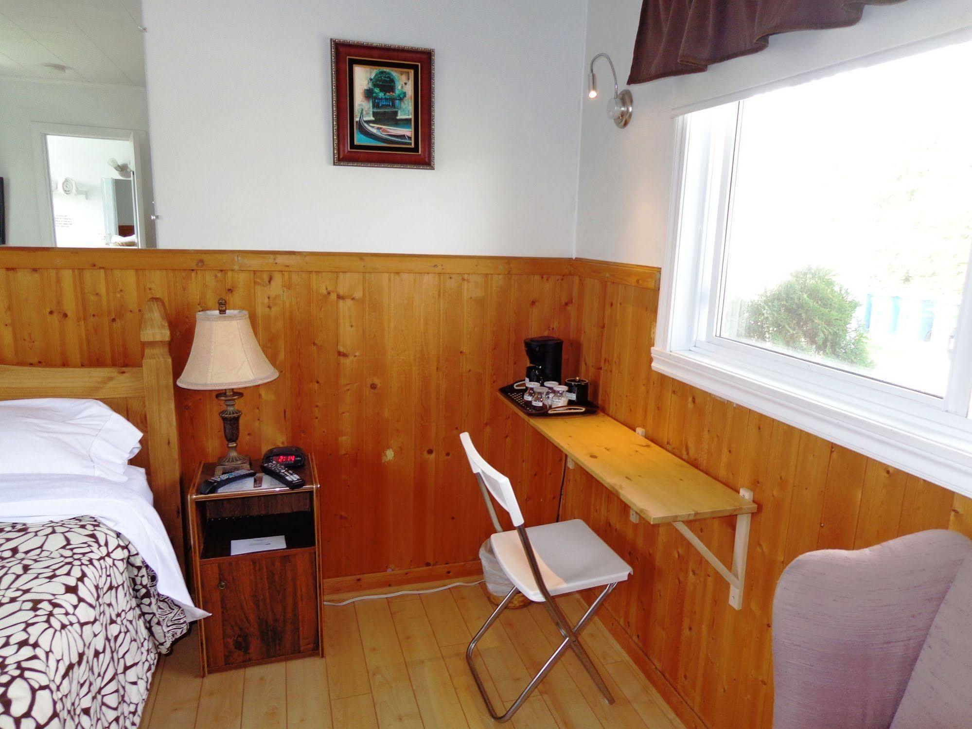 Motel Des Deux Lacs Waterloo Buitenkant foto