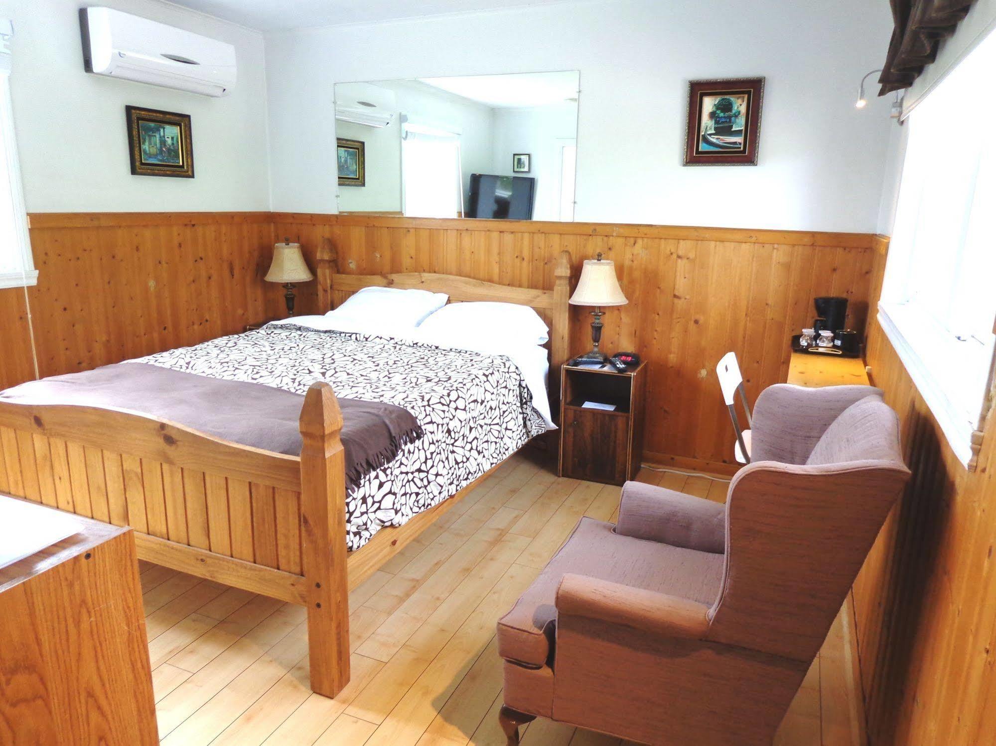Motel Des Deux Lacs Waterloo Buitenkant foto