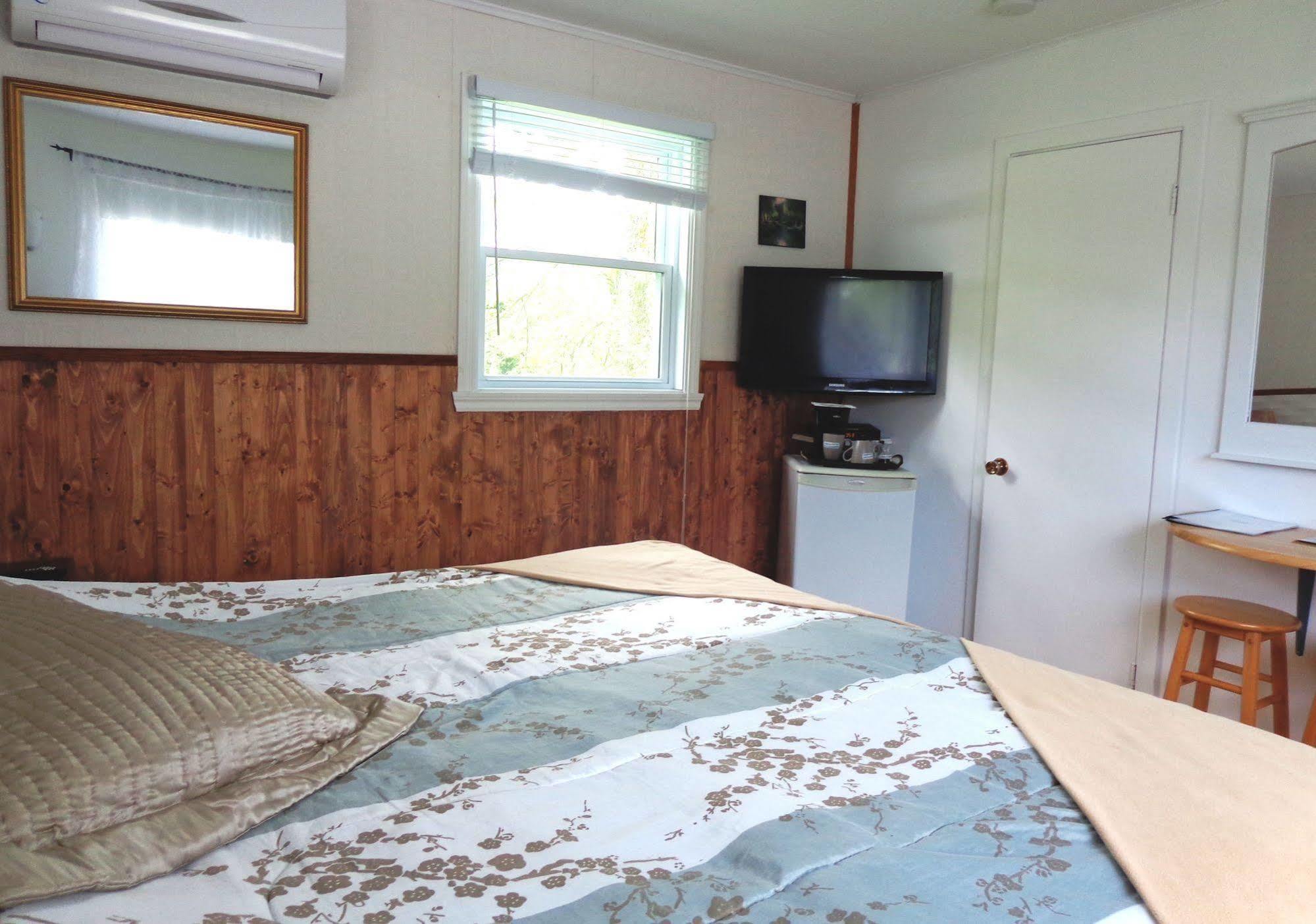 Motel Des Deux Lacs Waterloo Buitenkant foto