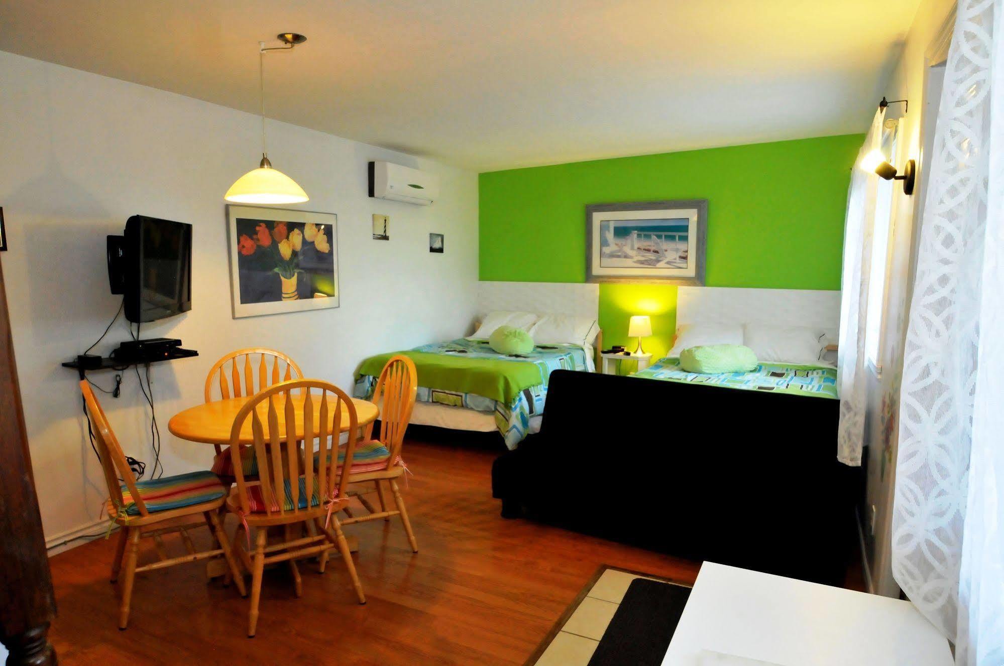 Motel Des Deux Lacs Waterloo Buitenkant foto