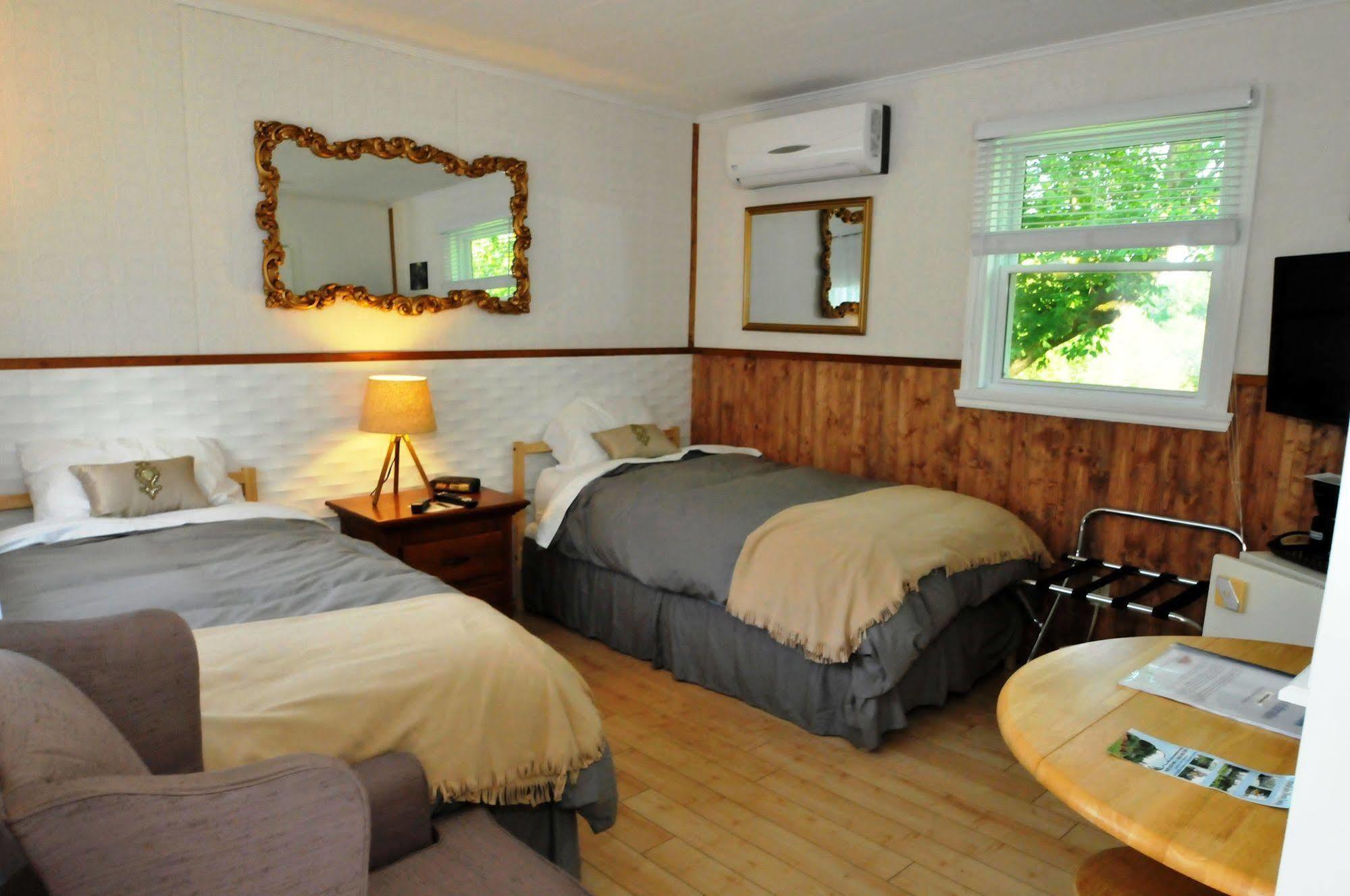 Motel Des Deux Lacs Waterloo Buitenkant foto