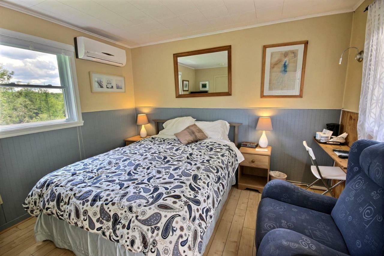 Motel Des Deux Lacs Waterloo Buitenkant foto